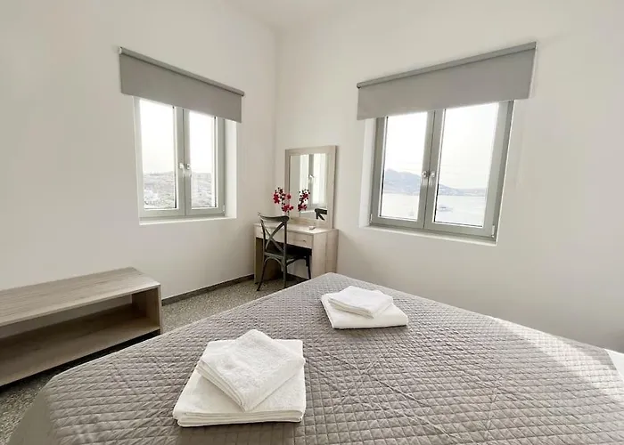 Holiday home Linardo's Cycladic House *