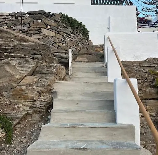 Linardo's Cycladic House *